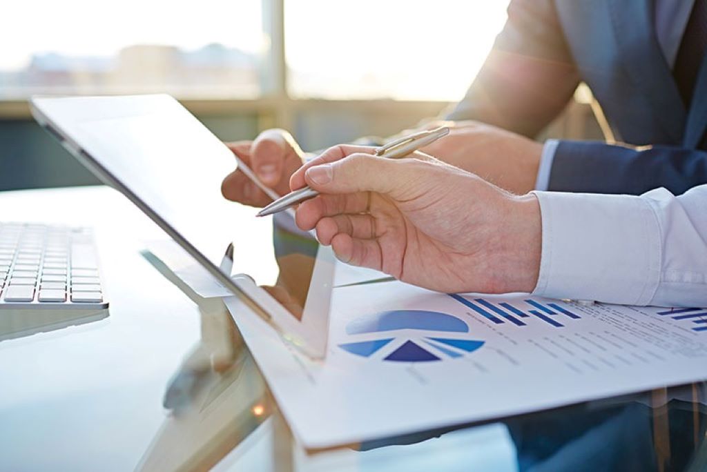 Who should use Creative Wealth Insights?
